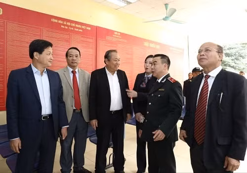 Phó Thủ tướng Trương Hòa Bình nghe Thanh tra Chính phủ báo cáo. Ảnh: VGP