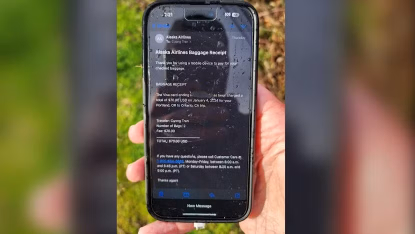 chiec iphone van hoat dong sau cu roi 5000 met tu chuyen bay cua alaska airlines hinh 1