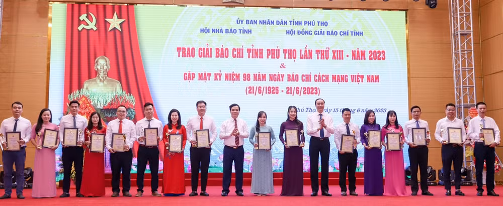 tinh phu tho trao giai cho 71 tac pham bao chi xuat sac hinh 1