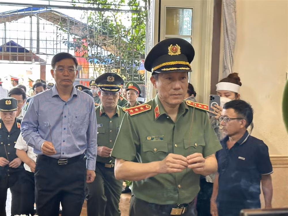 doan cong tac bo cong an tham vieng cac nan nhan trong vu viec xay ra tai dak lak hinh 1