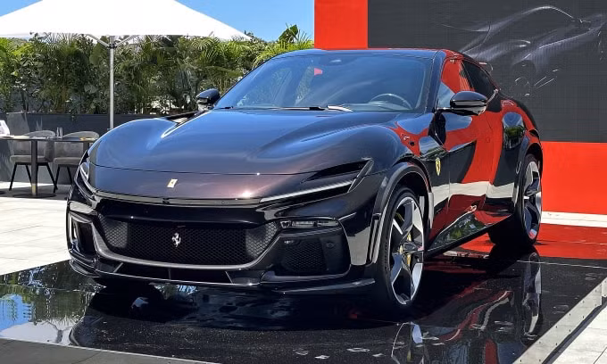 sieu suv ferrari purosangue sap ra mat thi truong viet nam hinh 9