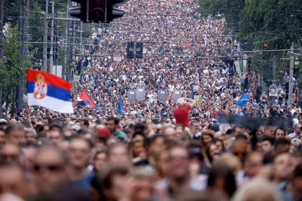 serbia tiep tuc bieu tinh sau 2 vu xa sung hang loat hinh 1