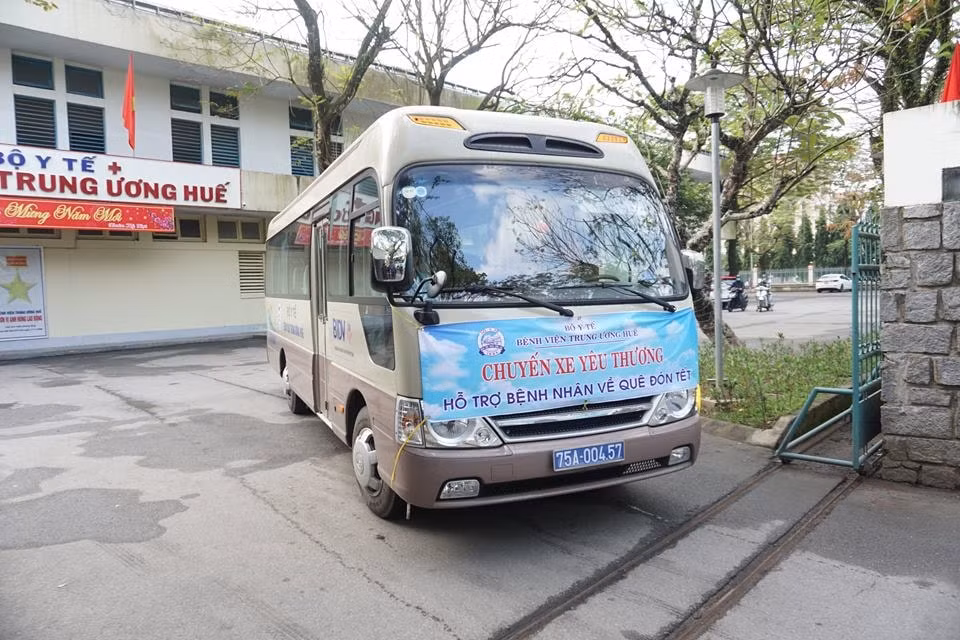 Chuyến xe yêu thương của Bệnh viện Trung ương Huế.
