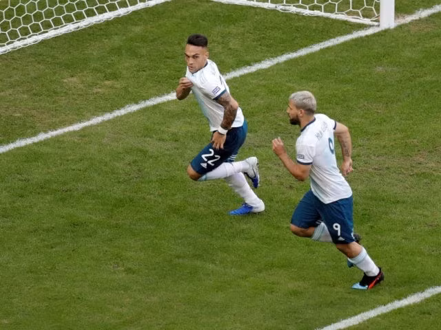Cầu thủ số 22 &nbsp;Lautaro Martinez mở điểm cho Argentina. Ảnh: Sports