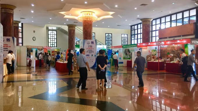 Các gian hàng trưng bày tại triển lãm