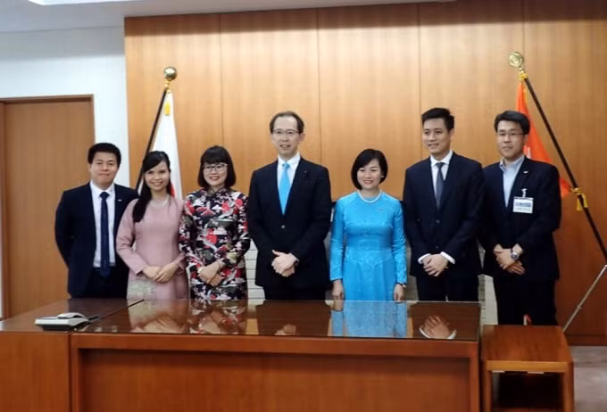 Đại diện Bamboo Airways, VJSC, Vietravel cùng Thống đốc Tỉnh Fukushima