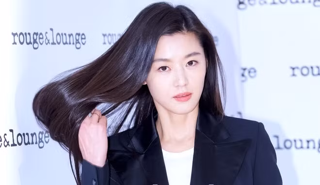 Jeon Ji Hyun bị tố không hề giảm 10% giá tiền thuê nhà như đã công bố trước đó.