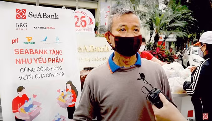 Người dân cảm thấy ấm lòng vì những nghĩa cử cao đẹp của ngân hàng SeABank. Ảnh: SeABank.