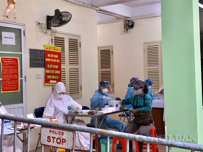 Chị Hòa, một tiểu thương chia sẻ :