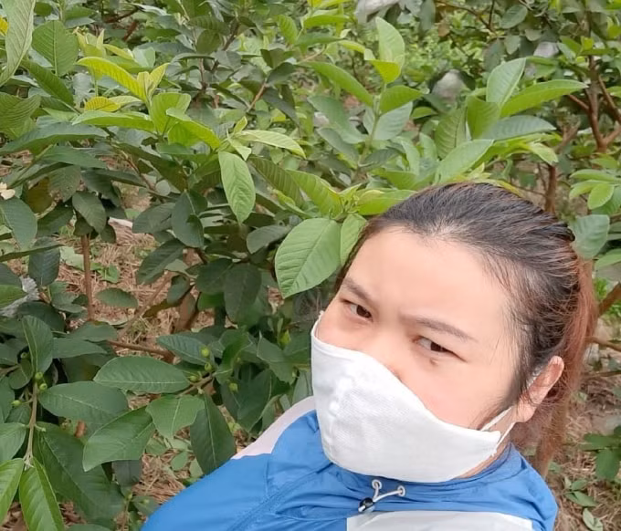 Cô Hương phải bươn chải nhiều nghề để có tiền trang trải cuộc sống (ảnh TL).