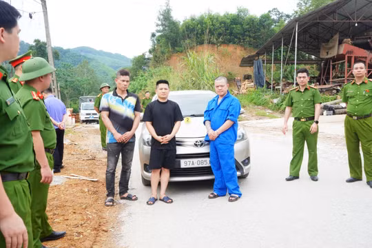 Khởi tố nhóm đối tượng dùng súng tự chế rượt đuổi, chặn xe trên quốc lộ