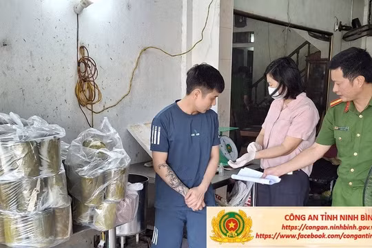 Chủ cơ sở sản xuất giò sử dụng hàn the ở Ninh Bình bị khởi tố