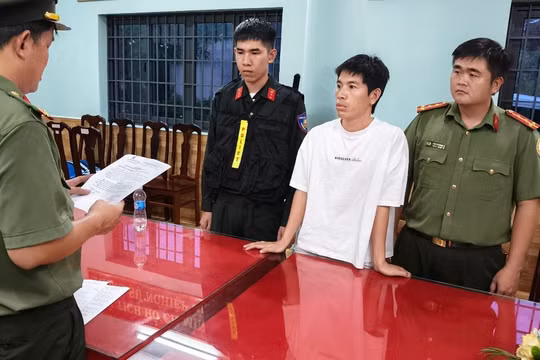 Khởi tố nhóm đối tượng tổ chức cho người nước ngoài ở lại Việt Nam trái phép