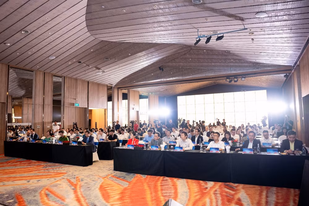 Họp báo AI Thực chiến mùa 2 thu hút sự quan tâm của các giáo sư, nhà khoa học và chuyên gia AI đầu ngành trong nước và quốc tế cùng giới truyền thông. Ảnh: Techcombank