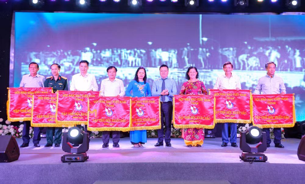 tong ket thi dua khen thuong hoi nha bao viet nam nam 2021 nang cao chat luong tao khi the moi dong luc moi hinh 4