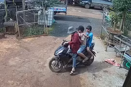Đắk Lắk: 3 học sinh la hét thất thanh cầu cứu sau khi pháo tự chế phát nổ