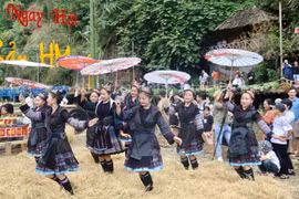 Lào Cai: Tưng bừng Ngày hội văn hóa bản Mông