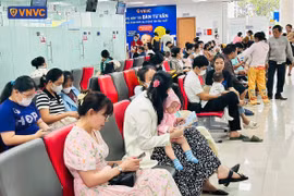 Dịch cúm tại Bình Định: Bộ Y tế chỉ đạo khẩn, người dân đổ xô đi tiêm vắc xin