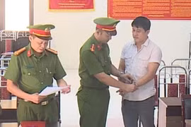 Bắt tạm giam cán bộ địa chính phường về tội 'Giả mạo công tác'
