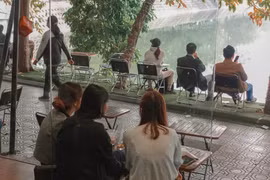 Quán xá ở Hà Nội phục vụ xuyên Tết, chủ quán cam kết giữ nguyên giá, không phụ thu