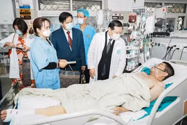 Làm sao để người mắc bệnh nan y không từ bỏ quyền lợi bảo hiểm y tế?