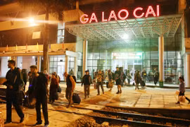 Chạy lại tàu khách SP3/SP4 tuyến Hà Nội - Lào Cai sau mưa lũ