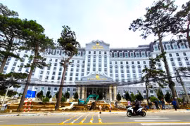 Kinh doanh bết bát và ngang nhiên sai phạm, ai 'hậu thuẫn' cho ông chủ dự án nghìn tỷ Merperle Dalat Hotel?