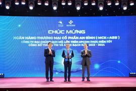 ABBank nhận giải tôn vinh doanh nghiệp thực hiện tốt công bố thông tin và minh bạch