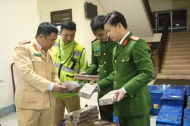 Thu giữ hơn 35.000 gói thuốc lá lậu trên đường đi tiêu thụ khi qua Hà Tĩnh