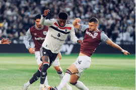 Man Utd thua cay đắng trên sân West Ham