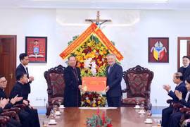 Phó Thủ tướng Thường trực Nguyễn Hòa Bình chúc mừng Giáng sinh tại một số tổ chức tôn giáo