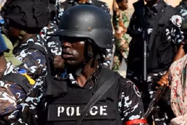 Cảnh sát CHDC Congo chạy trốn sang Uganda do giao tranh dữ dội