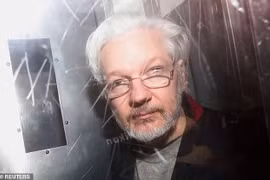Người sáng lập WikiLeaks đối mặt nguy cơ bị dẫn độ sang Mỹ và án tù 175 năm