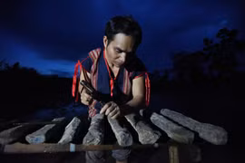 A Huynh và hành trình chế tác cây đàn đá của người Ja Rai