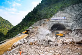 Đào thông 2 ống hầm Đông Khê trên cao tốc Đồng Đăng - Trà Lĩnh