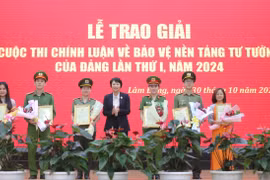 Lâm Đồng trao giải Cuộc thi chính luận về bảo vệ nền tảng tư tưởng của Đảng tỉnh lần thứ I