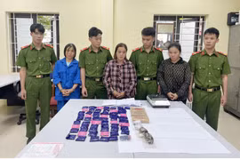 Bắt quả tang 2 "nữ quái" vận chuyển 3 bánh heroin cùng hơn 11 nghìn viên ma túy