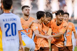 Đánh bại Sông Lam Nghệ An, HAGL tiếp tục dẫn ngôi đầu V.league 2024/25