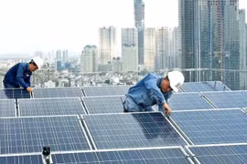 TP. HCM chi 650 tỷ đồng lắp điện mặt trời áp mái ở 440 trụ sở công