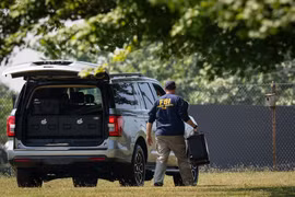 FBI truy cập vào điện thoại của kẻ bắn ông Trump để tìm động cơ ám sát