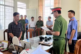 Bắt Chủ tịch xã 'rút ruột' tiền xây dựng nông thôn mới và hỗ trợ phòng, chống dịch COVID-19