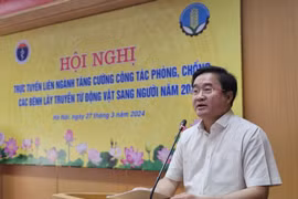 Hai bộ hợp sức chống dịch lây lan từ động vật sang người