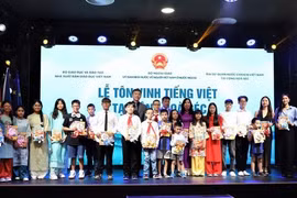 Tủ sách tiếng Việt : Phát triển văn hóa đọc, nâng cao khả năng sử dụng tiếng Việt trong cộng đồng người Việt Nam ở nước ngoài