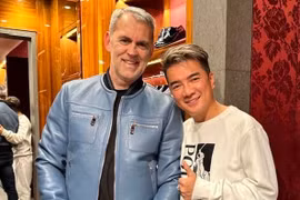Tỉ phú Gerard Williams 'tố ngược' Đàm Vĩnh Hưng, tàn phế vẫn đi diễn 27 show