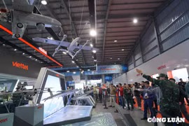 Hàng nghìn người 'chen chân' xem triển lãm quốc phòng quốc tế Việt Nam 2024