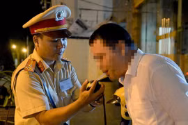 Người điều khiển ô tô không chấp hành yêu cầu kiểm tra nồng độ cồn bị phạt từ 30-40 triệu đồng