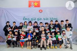 Hình ảnh các thầy cô giáo nổi bật, truyền cảm hứng nhất trên mạng xã hội năm 2024