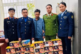 Nghệ An: Phát hiện phương tiện vận chuyển 44,5 kg pháo trái phép