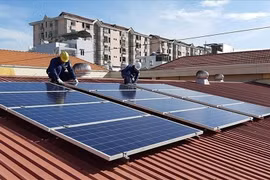 Nghiên cứu để người dân bán điện mặt trời mái nhà dư thừa