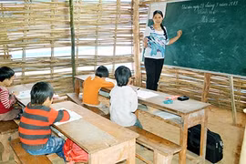 Bộ trưởng Nguyễn Kim Sơn: Ngành giáo dục luôn đau đáu việc xóa trường tạm cho học sinh